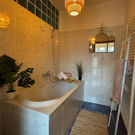 Wisteria Piemonte 度假居 *