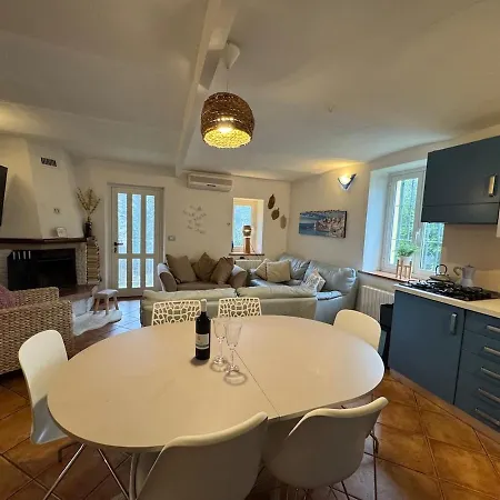 펜션 Wisteria Piemonte Prasco