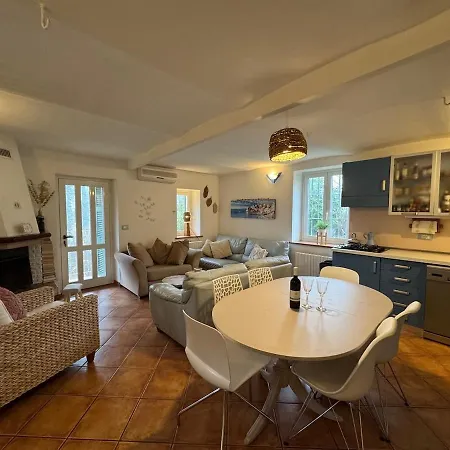 Wisteria Piemonte 펜션 *